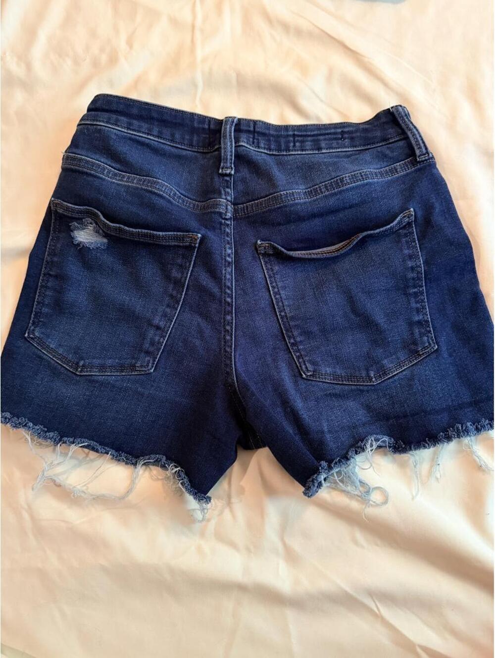 Universal Thread High Rise Distressed Denim Shorts โ Size 4 - Picture 4 of 5